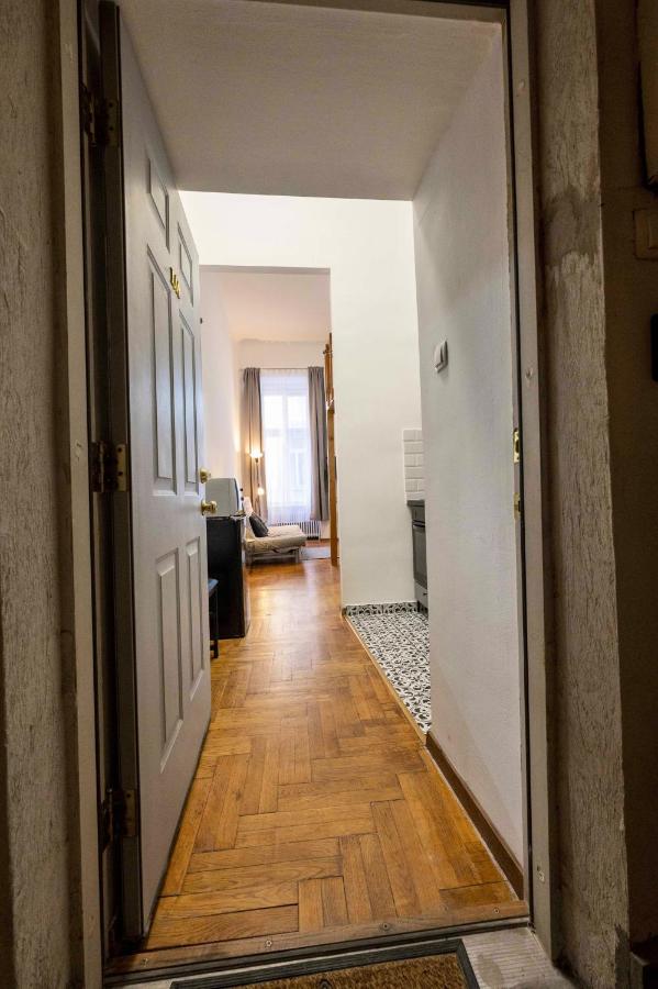 Éliás Cosy Apartment for 4 people in the Heart of Budapest FREE COFFEE - Chambres d'hôtes Budapest