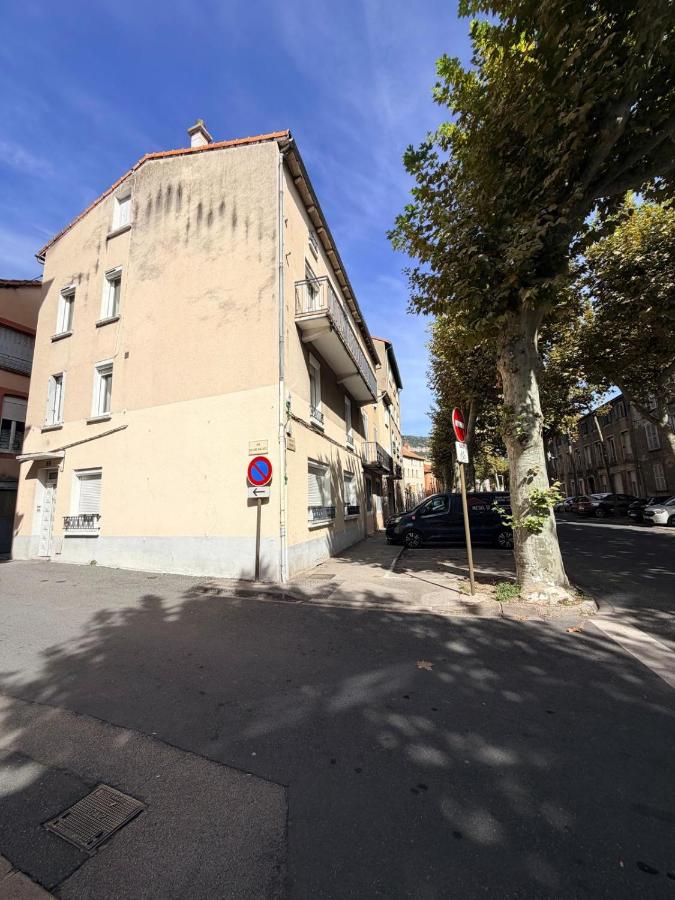 Charmant appartement, 2 chambres au bord des quais - B&B Millau