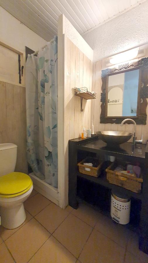 Appartement met 1 slaapkamer, een terras en uitzicht op zee.