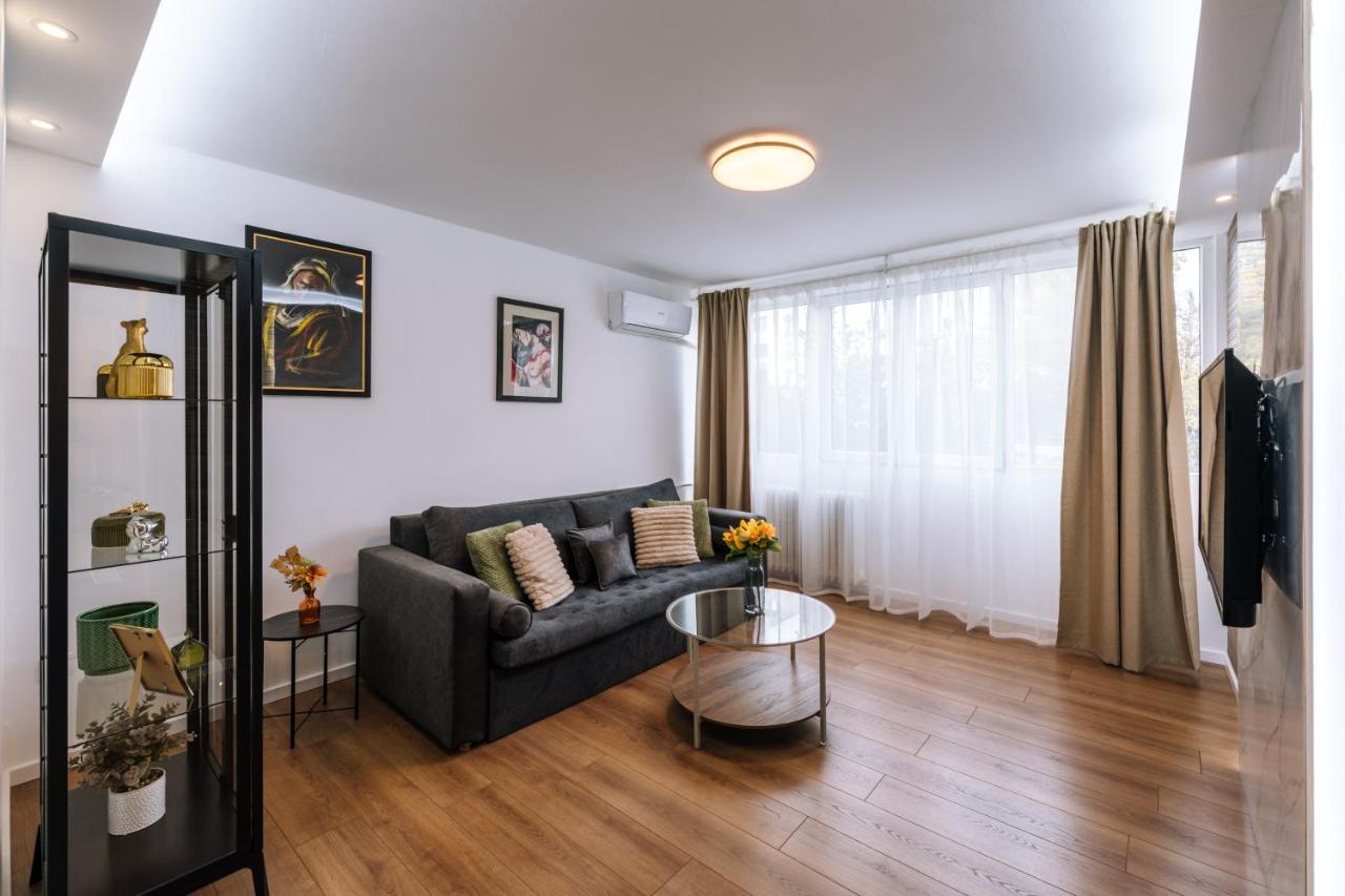 Marshal Autokomanda - B&B Belgrado