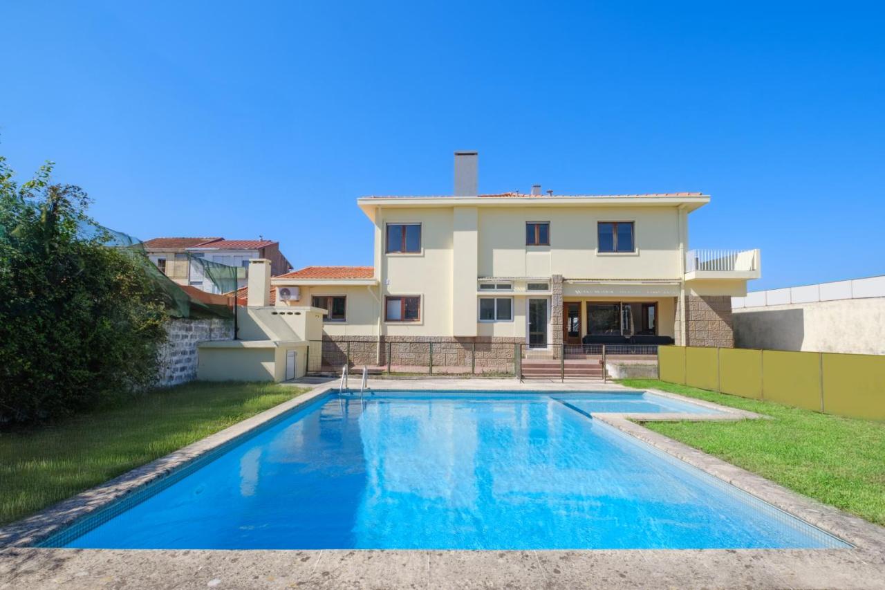 Villa 7BR & 7BA with Pool & Backyard in a Prime Location! - B&B Vila Nova de Gaia