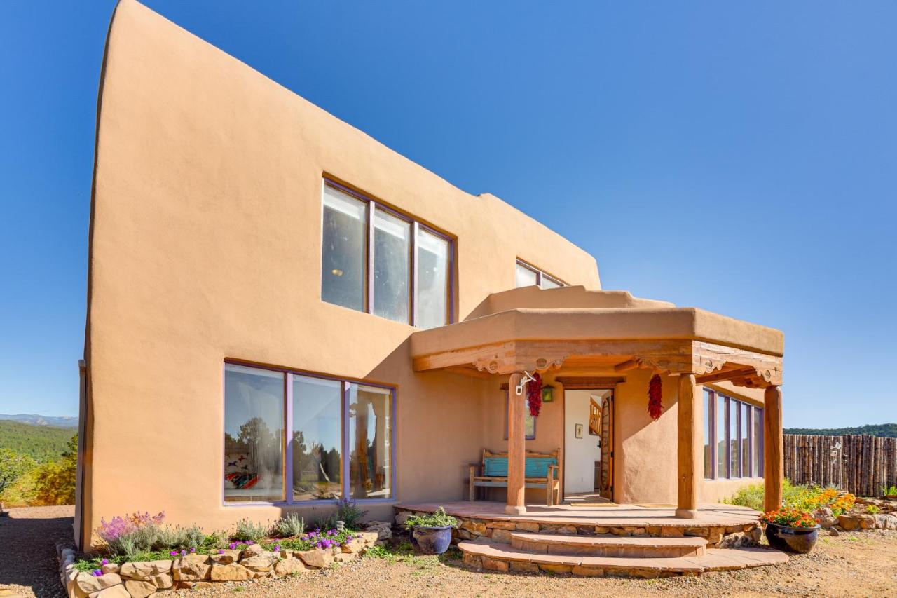 Panoramic Vistas: Glorieta Adobe Near Pecos River - Bed and Breakfast Glorieta