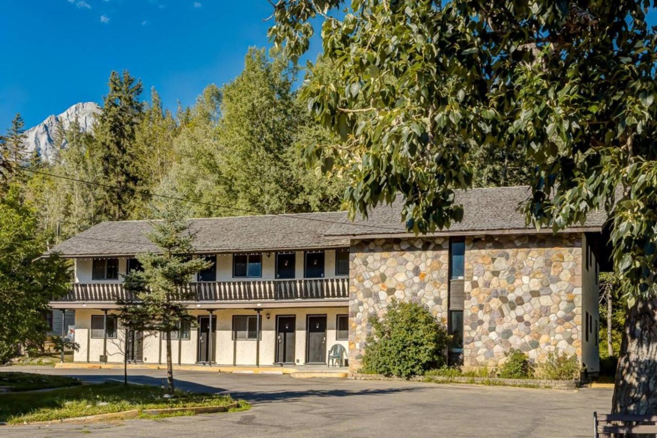 Gateway Suites Charming Stay perfect for 4 Guests - B&B Canmore