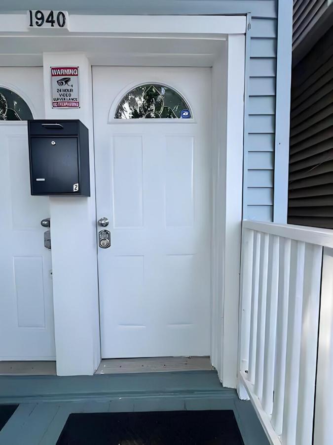 Stylish 2Bedroom Apartment w Games & Free Parking - B&B Chicago