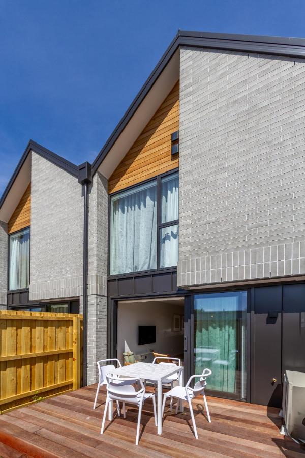 Zen Retreat Stylish 2BR Townhouse and Free Parking - Bed and Breakfast Christchurch