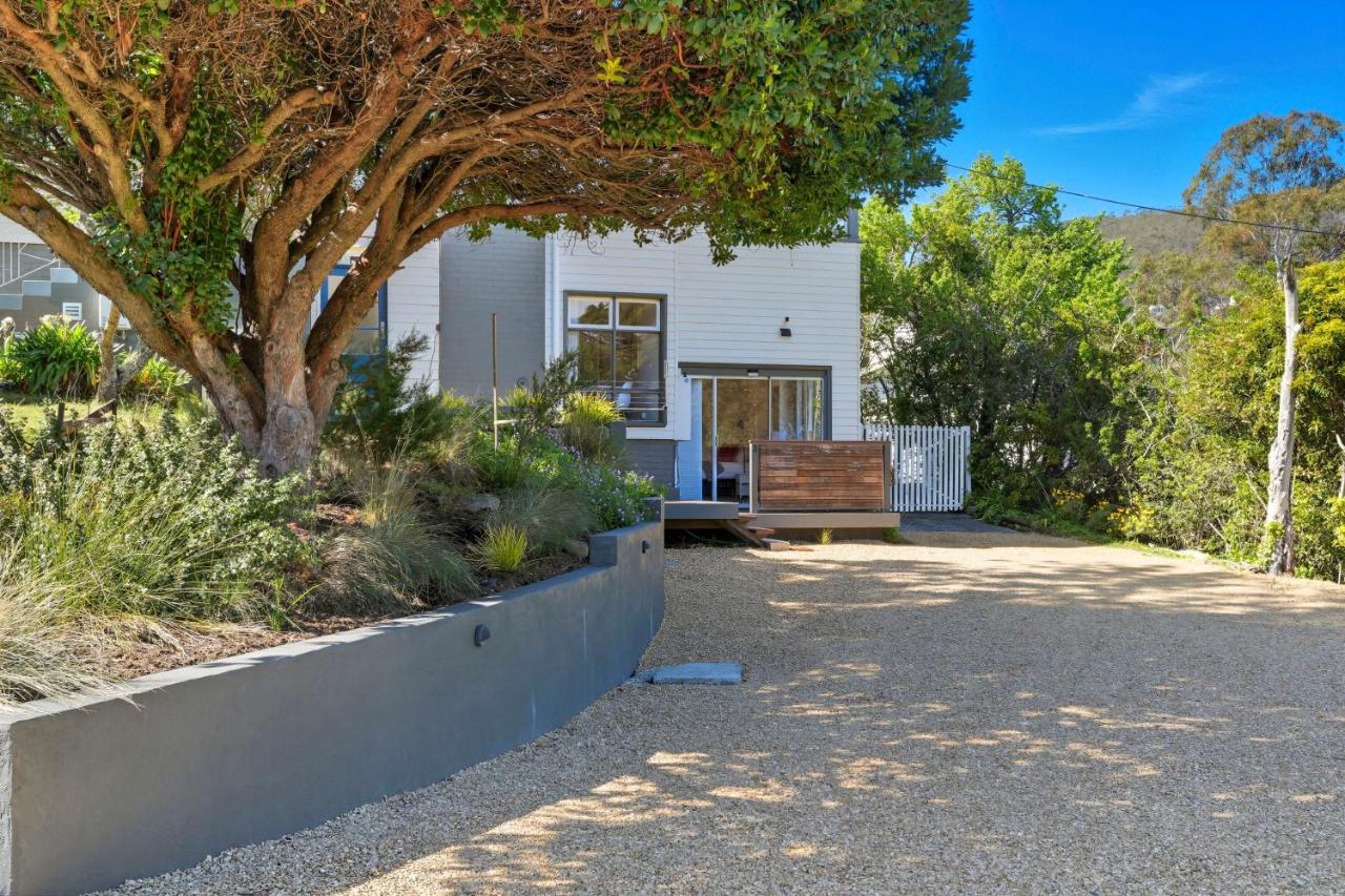 Charming Maning Ave - 2 Bedroom Unit in Sandy Bay - Chambres d’hôtes Suntop