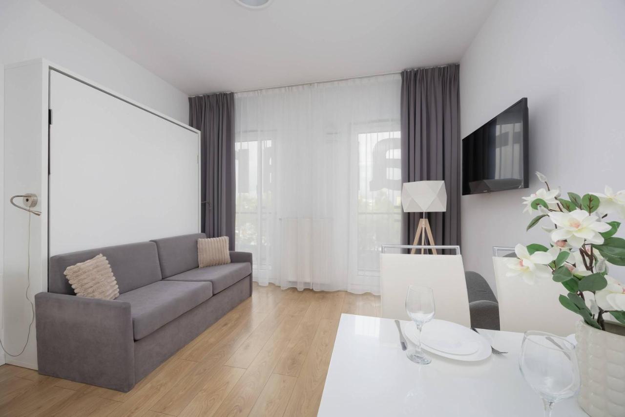 Kasprzaka Air-conditioned Studio with Balcony by Noclegi Renters - Chambres d'hôtes Varsovie