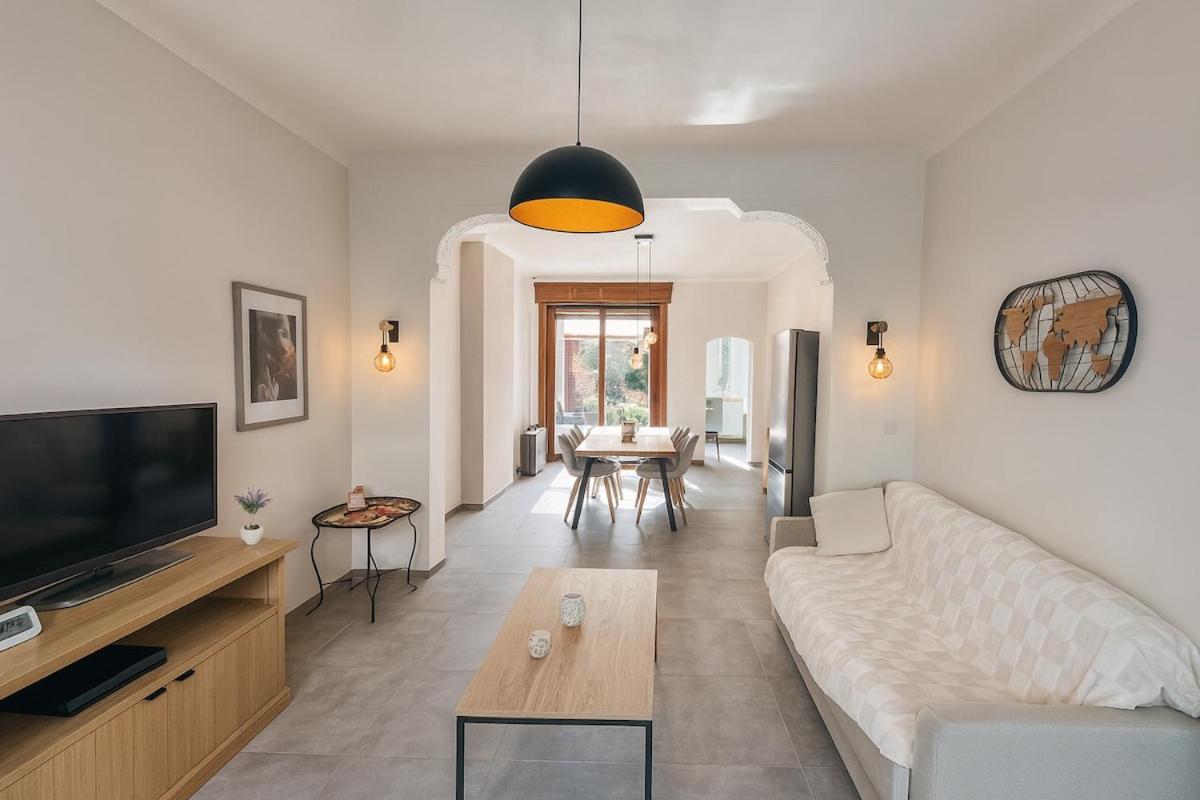 Maison cosy avec terrasse et jardin - Aéroport gare - B&B Charleroi