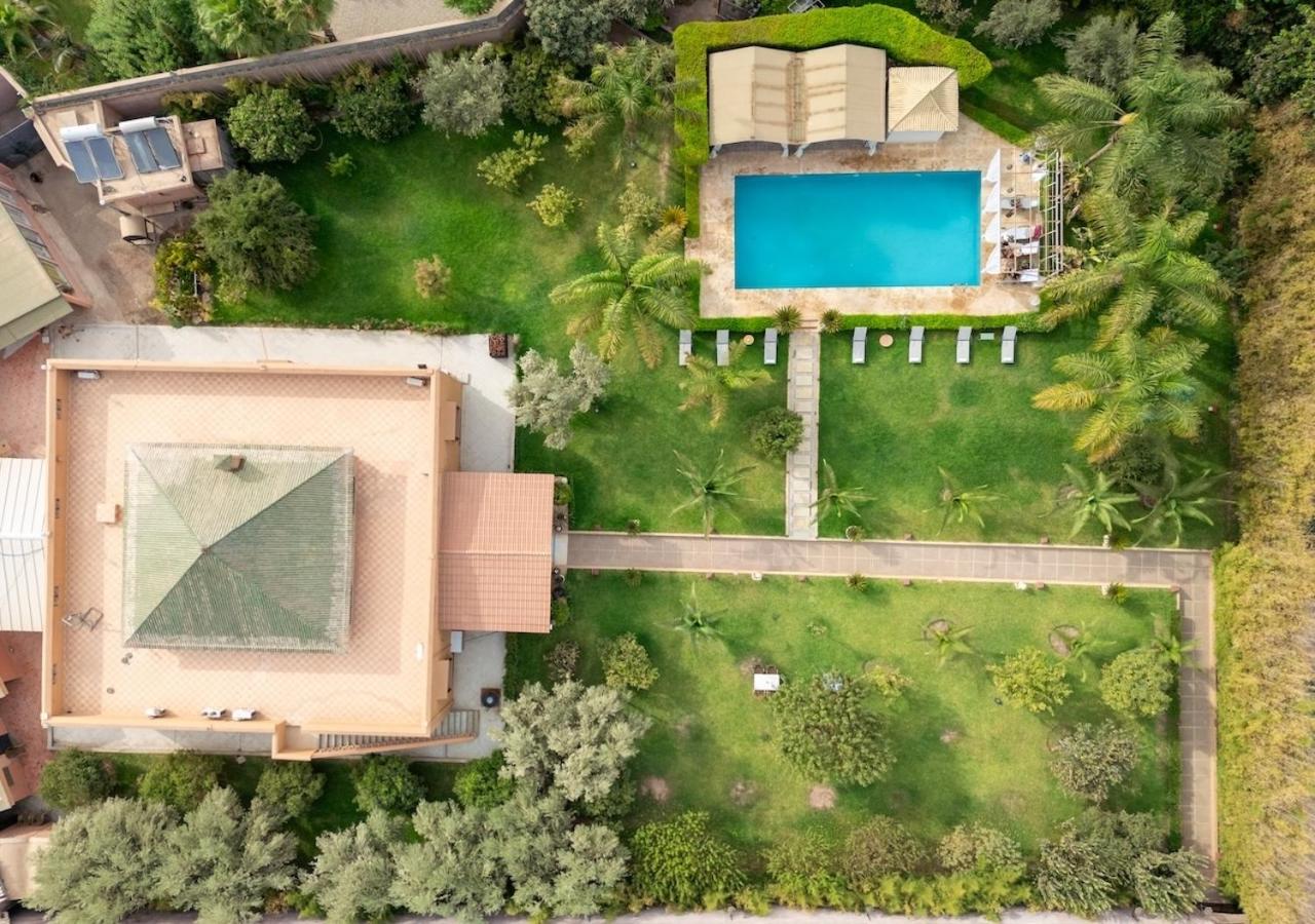 Villa de Luxe à Marrakech avec Piscine & 7 Suites - B&B Marrakech