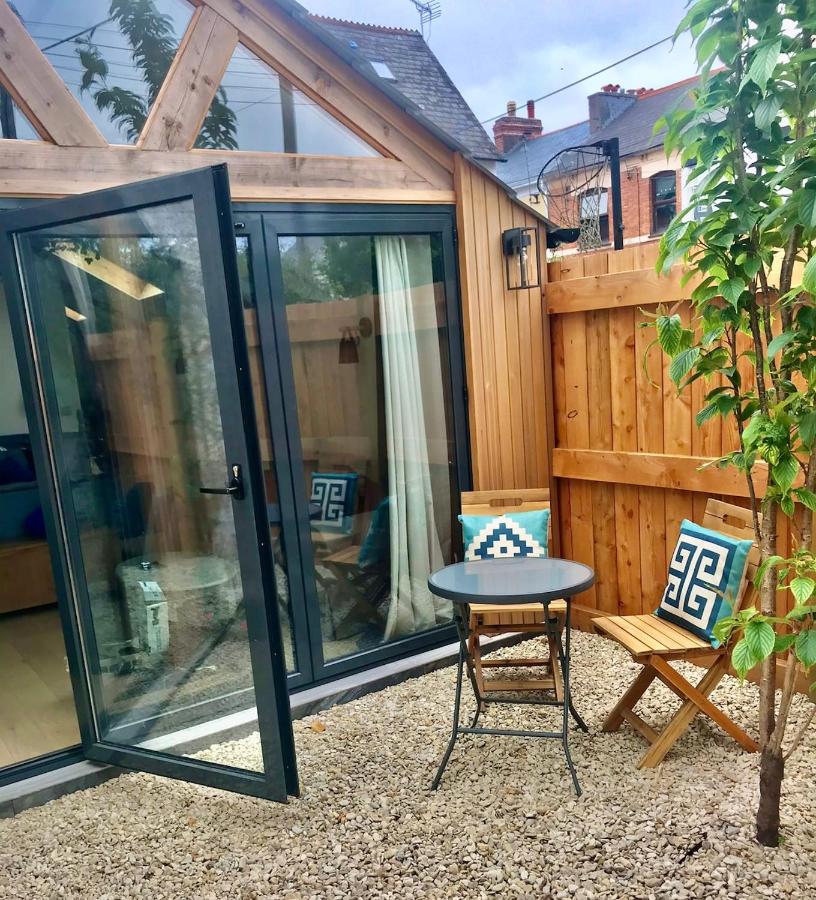 Summerland Summerhouse - Uniquely private, central and stunning - B&B Barnstaple