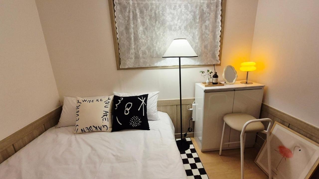 군자역 5분, 침실 2개, 퀸침대 3개, 최대인원 6명 - B&B Seoul