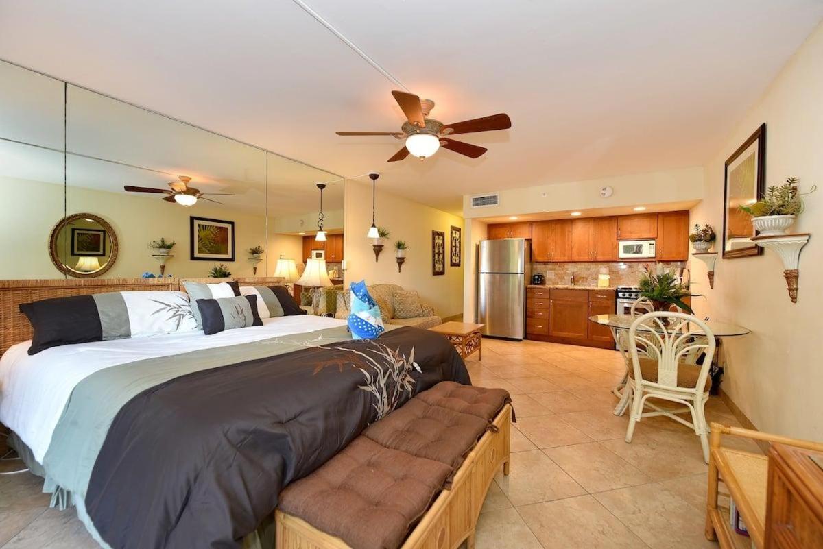 Royal Kahana 104 · RK104 West Maui Studio at BeachFront Resort w - B&B Kahana