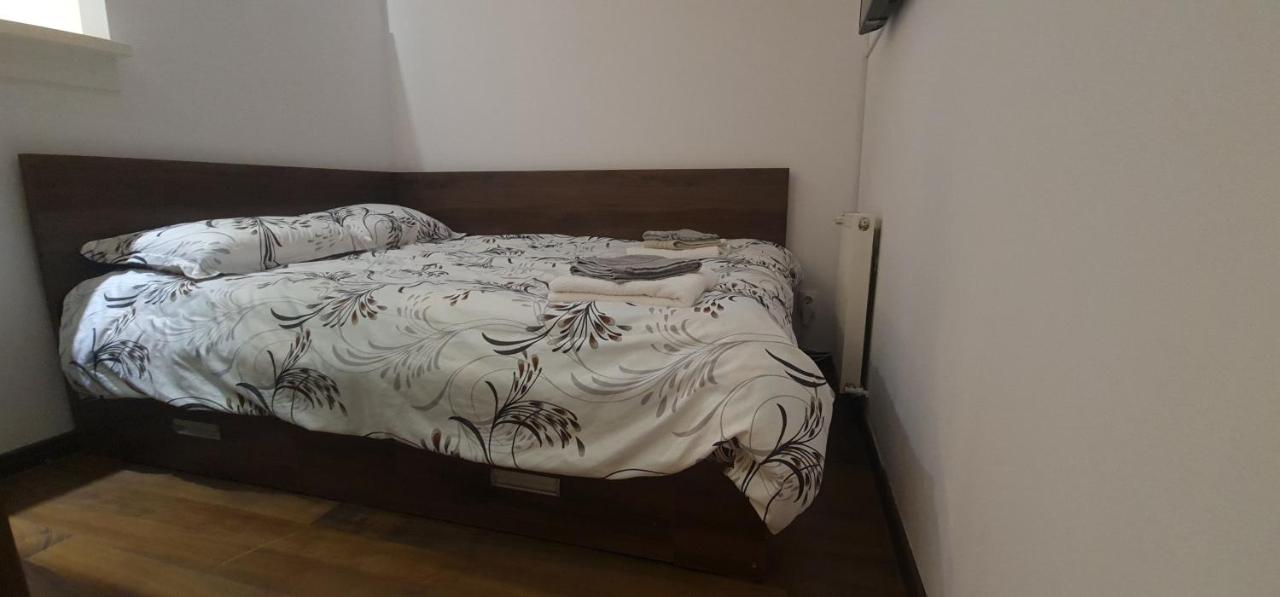 Zimmer mit Kingsize-Bett