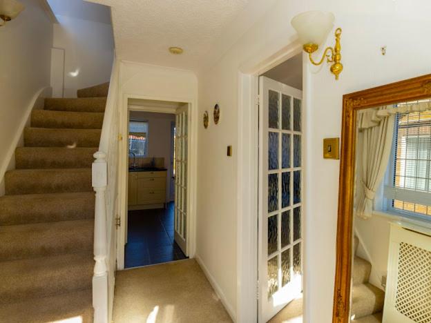 Spacious Family Home, Comfort, Safety and Smiles Await! - B&B Havering atte Bower