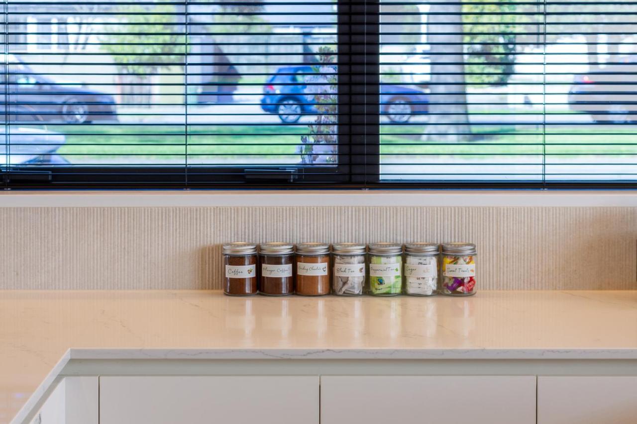 Walk In, Unwind & Feel Right at Home - B&B Christchurch