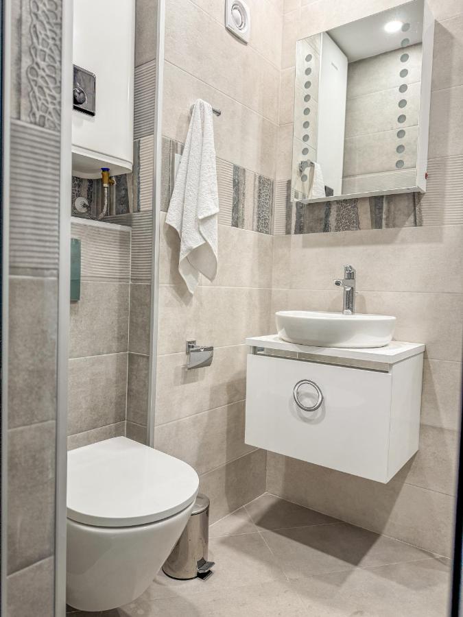 One-Bedroom Central and Modern Apartment - Chambres d’hôtes Plovdiv