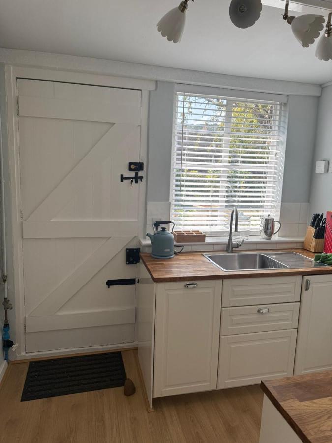 Pretty 2 Bedroom Cottage in Skirmett with Parking - B&B Turville