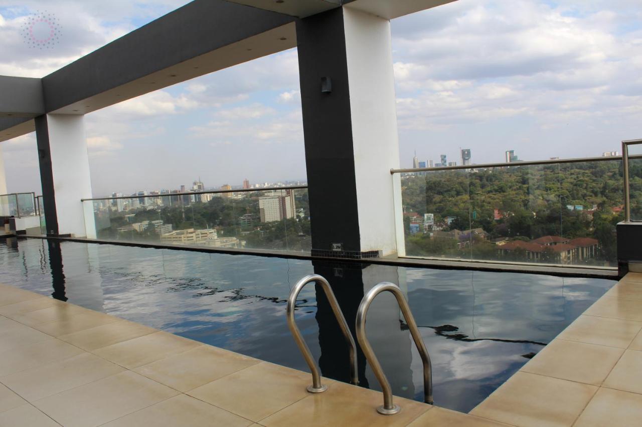 Smart Home Stays, Luxe Serviced Studio at Escada Westlands, Pool, Gym, Fast Wi-Fi and Rooftop Views - B&B Nairobi