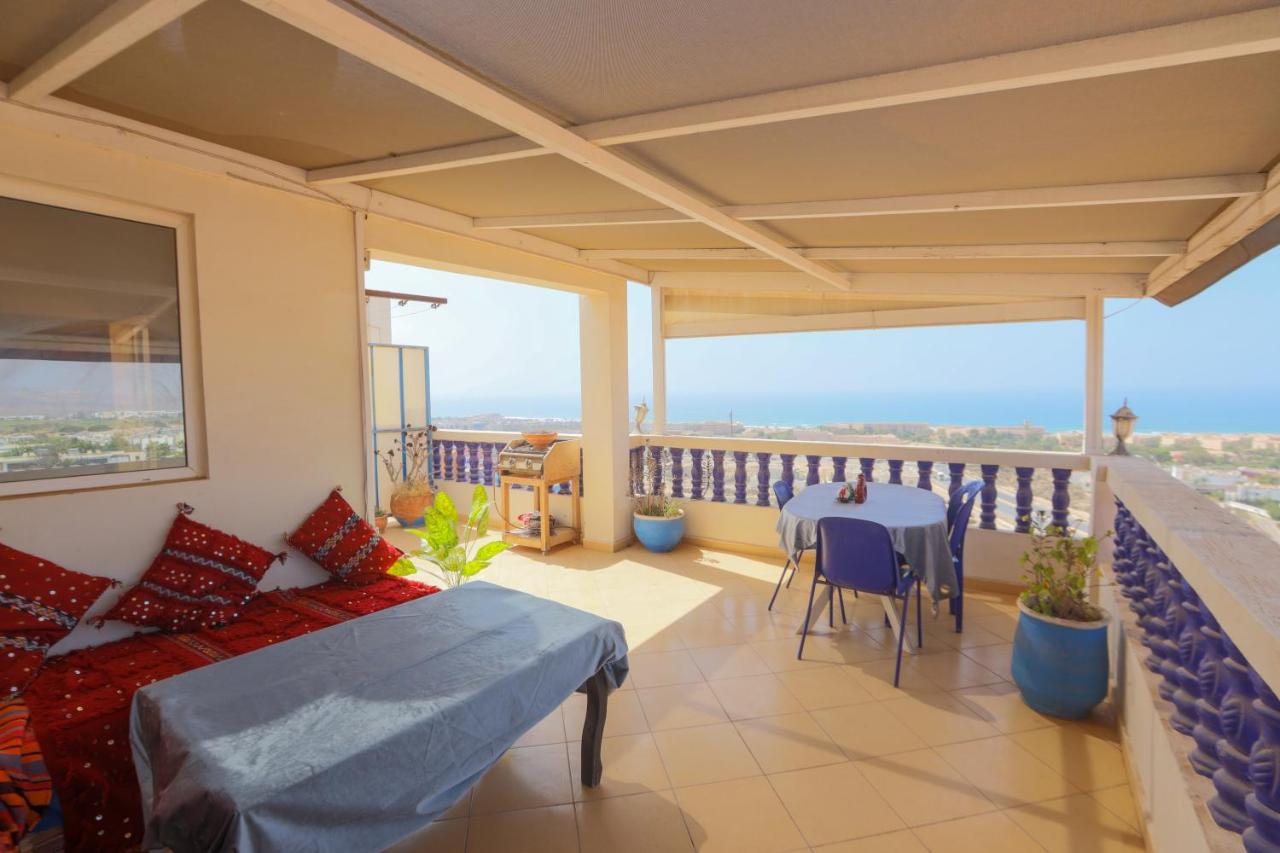 Appartamento con 2 Camere da Letto, Terrazza e Vista Mare