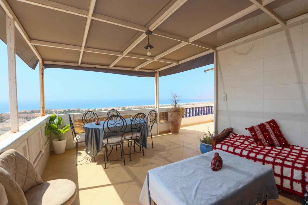 Appartamento con 2 Camere da Letto, Balcone e Vista mare