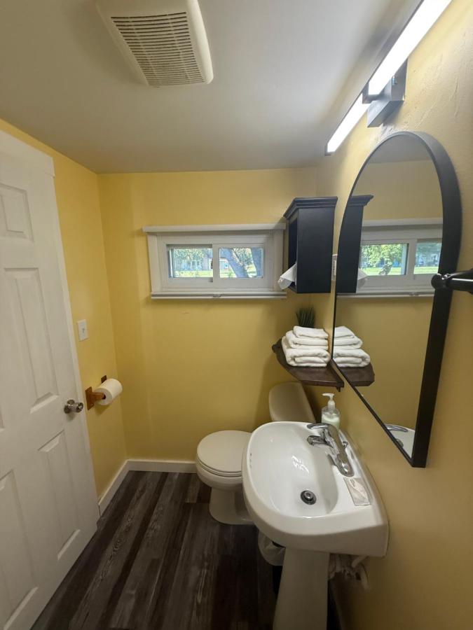 Zimmer mit Kingsize-Bett