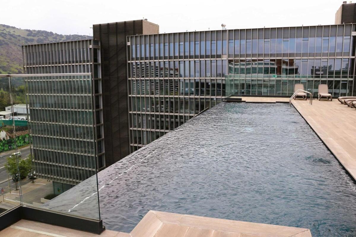 Nuevo y lujoso apartamento full a pasos de Clínica Las Condes - B&B Santiago