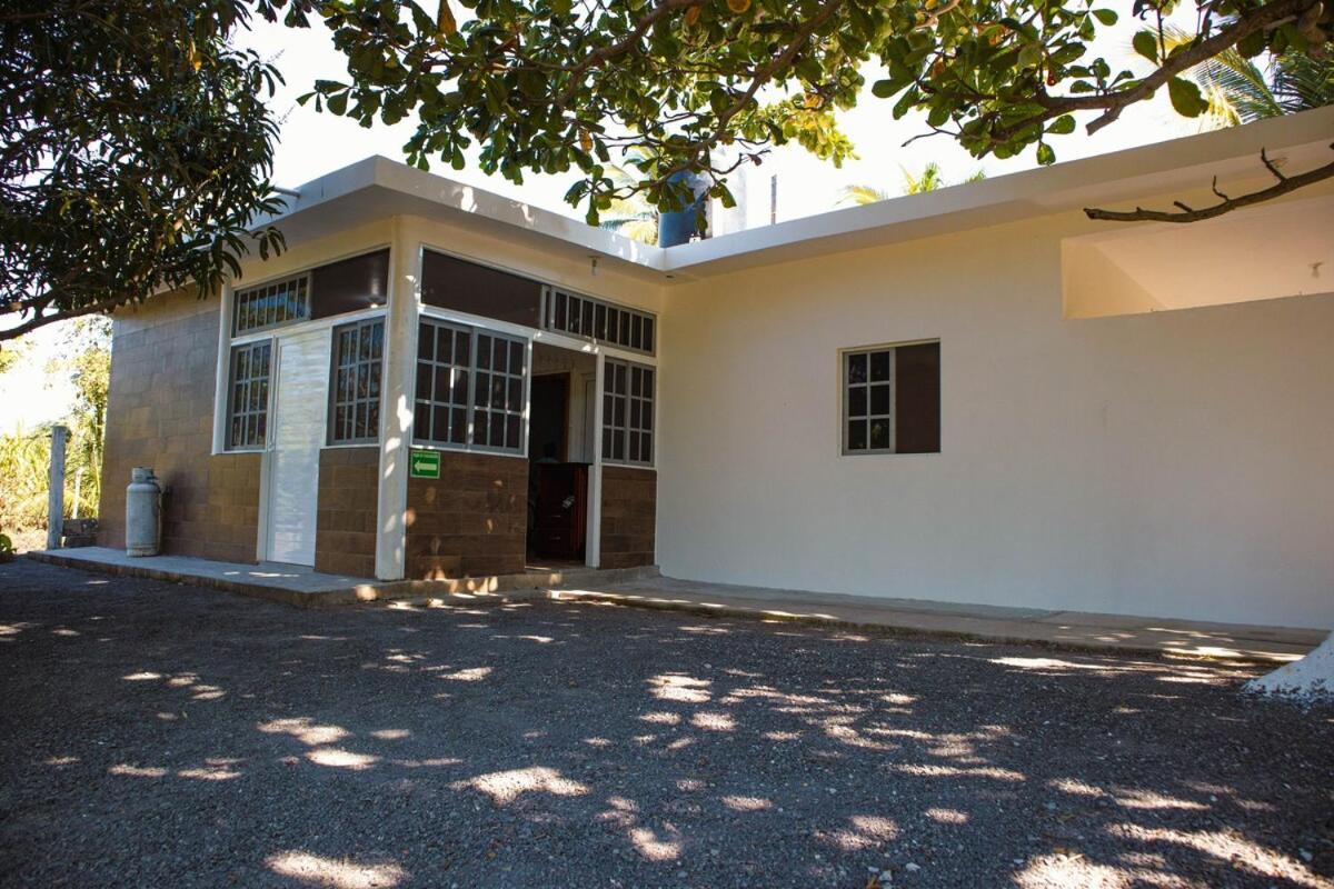 Villa El Lago en Villas Camino Real cerca de las dunas de Chachalacas - B&B Úrsulo Galván