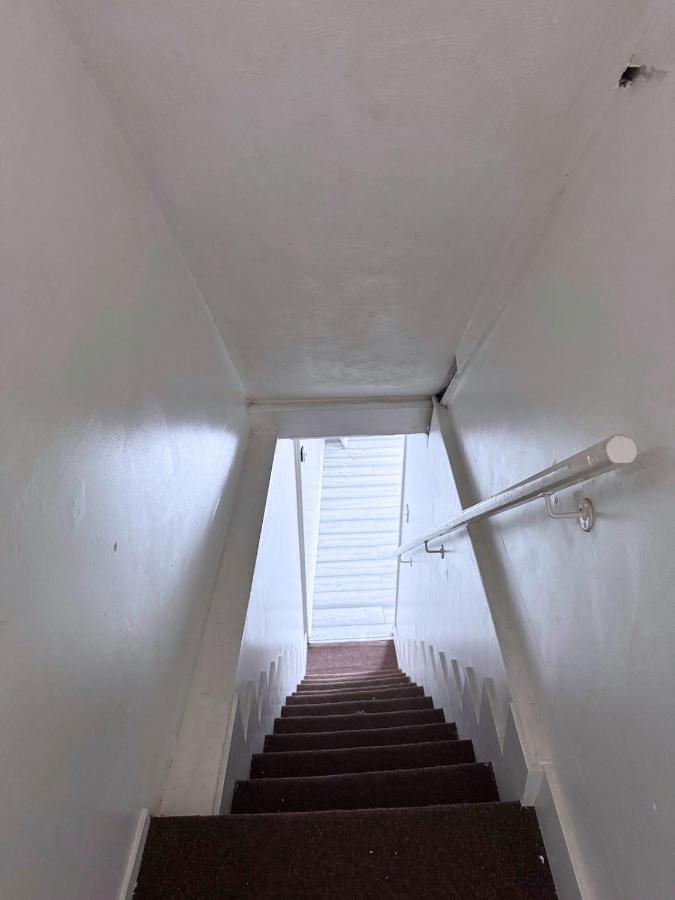 Chatham Home for 4, Walk to Hospital & Free driveway Parking - Chambres d’hôtes Chatham