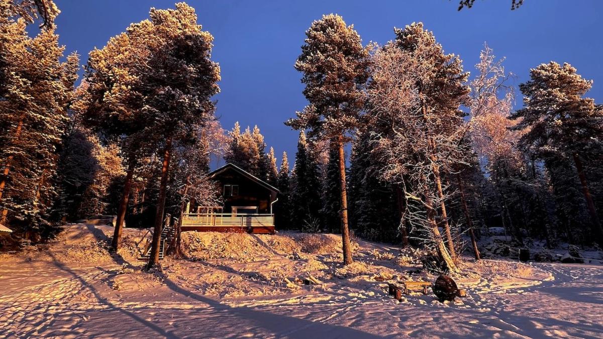 Cozy Arctic Lakeside Cottage with private sauna - B&B Pello