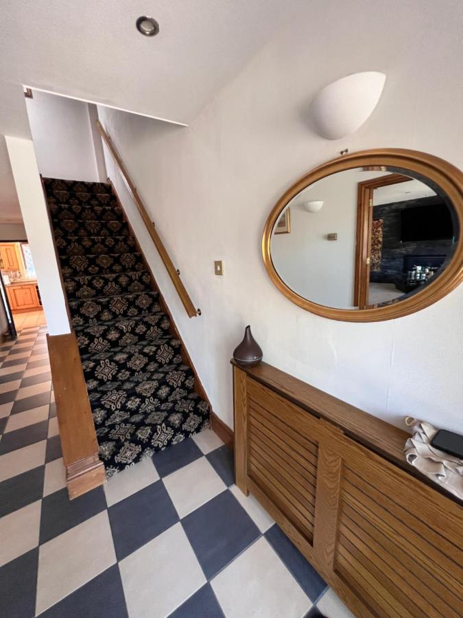 DAINTY HOME STAY - 6 BDR Contractors, Family & Group - Chambres d’hôtes Walsall