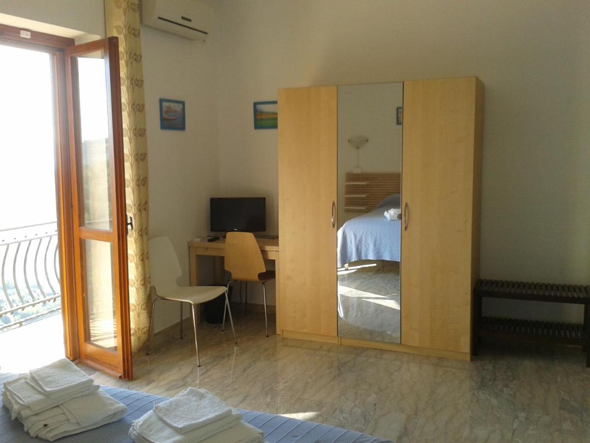 Deluxe Doppel-/Zweibettzimmer mit Balkon