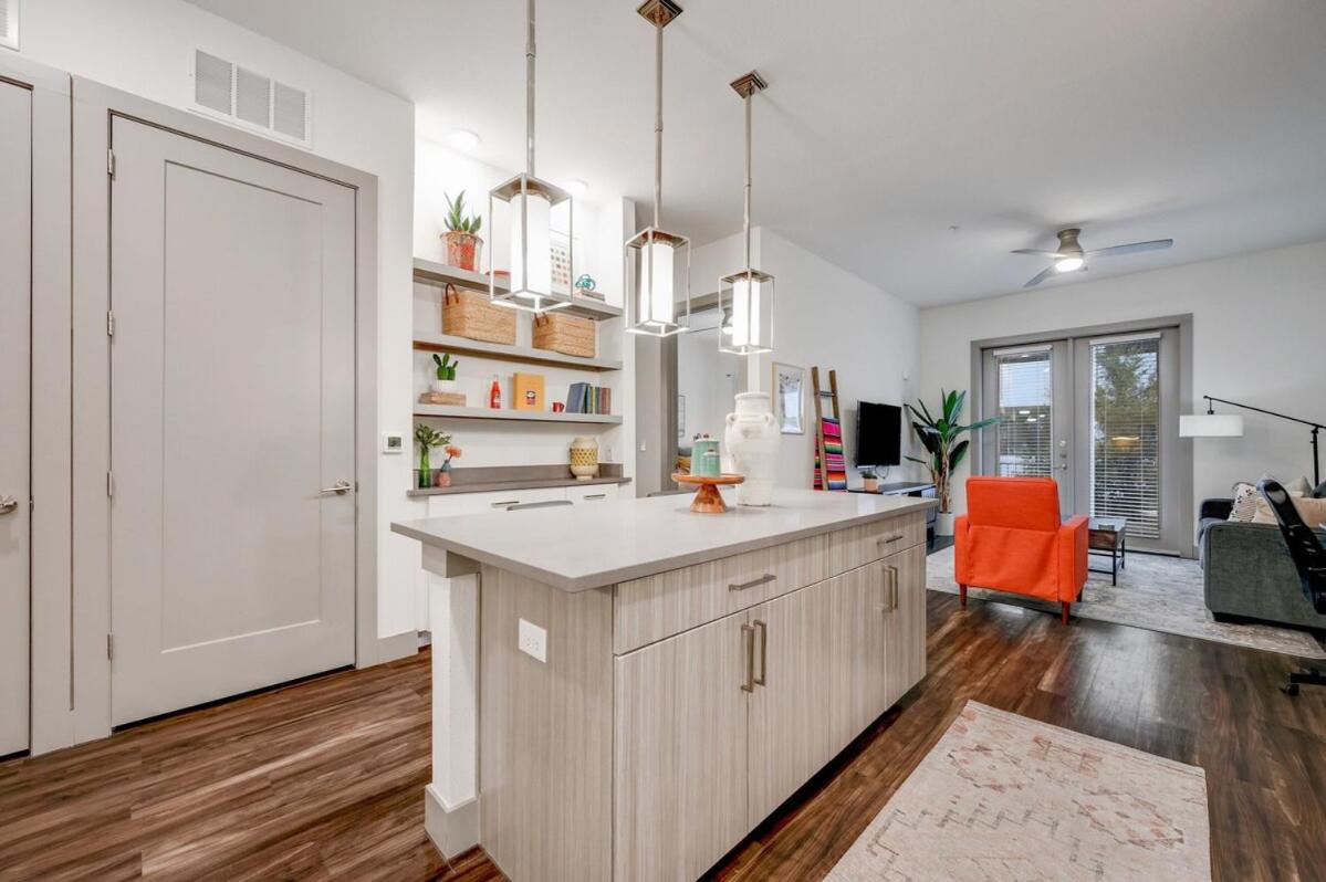 Luxury Downtown Apartment - Fast Wi-Fi - Desk Area - B&B San Antonio