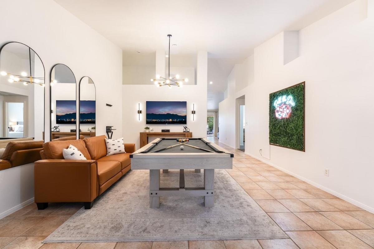 Luxury Vegas Escape,Pool, Playroom & Mtn Views - Chambres d’hôtes Las Vegas