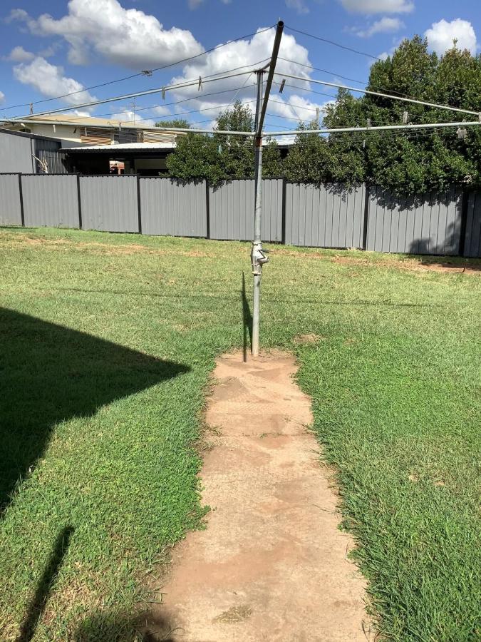 Quiet, Cool & Modern 3BR - Bed and Breakfast Moranbah