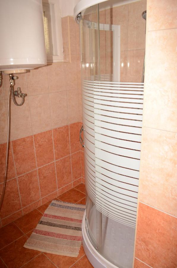 Tweepersoonskamer met een Eigen Externe Badkamer