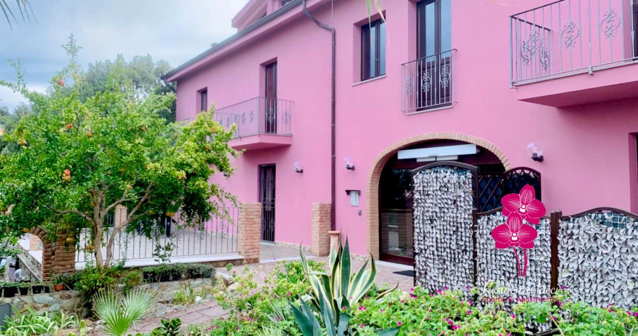 Residenza Locci - Rooms & Apartments - B&B Teulada