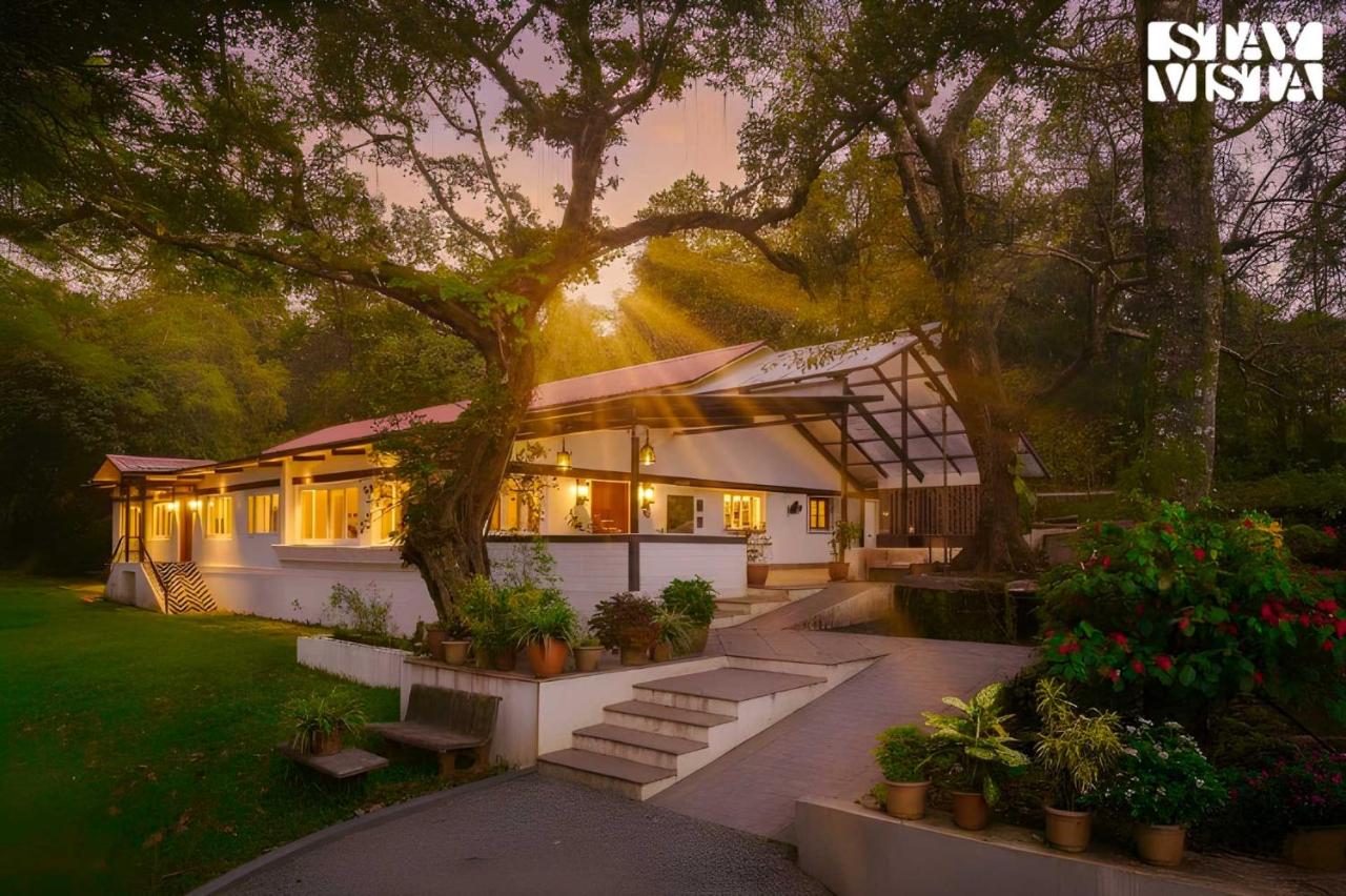 StayVista at The Floramer with Bonfire, Lawn - B&B Pānchgani