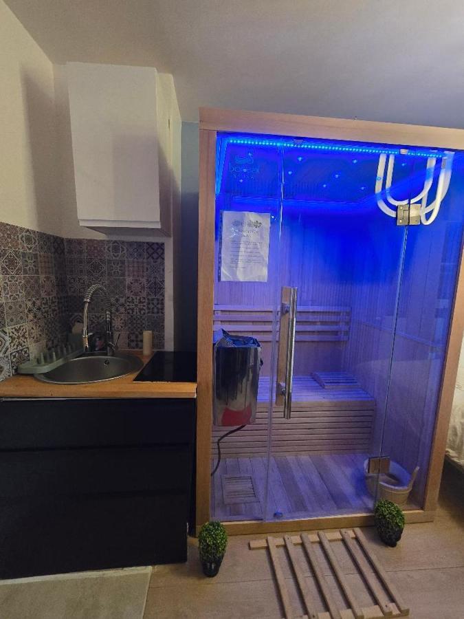 Chambre avec sauna et balcon - B&B Nantes