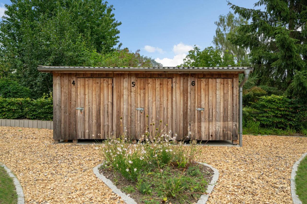 Kugelhaus Eos - Sonnengeküsstes Ferienhaus in organischer Bauweise am Seeufer - Chambres d'hôtes Penzlin