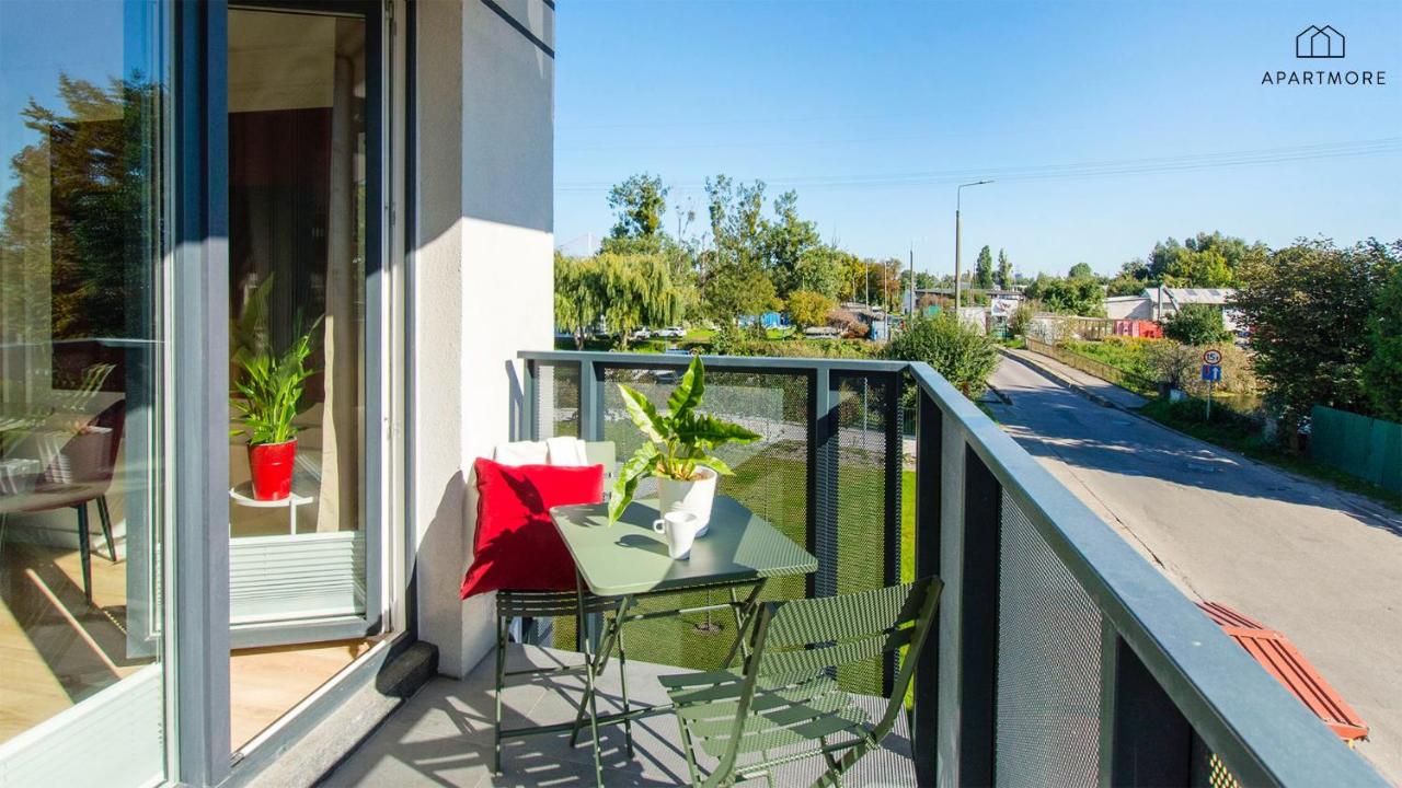 One-Bedroom Apartment with Balcony