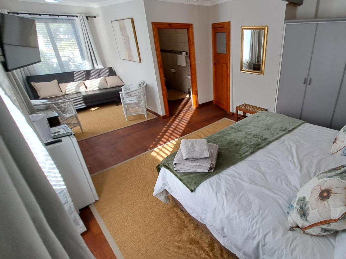 Habitación con cama extragrande.