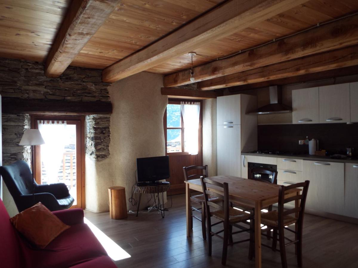 Appartement met 1 slaapkamer, balkon en uitzicht op de bergen.