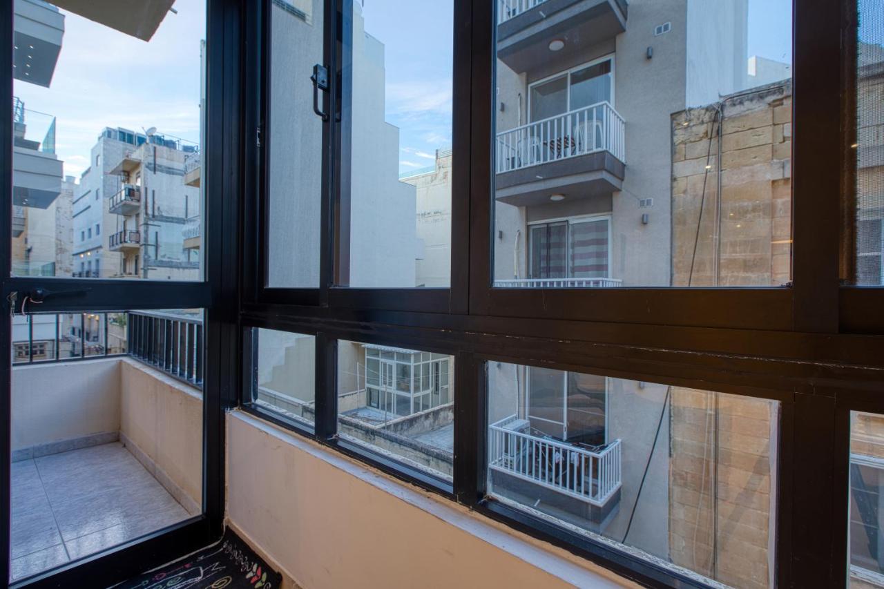 Modern apartment in sliema next to the sea - B&B Sliema