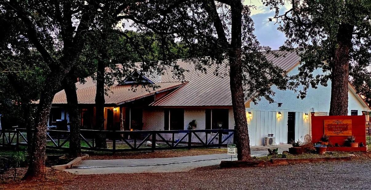 The Lodge at Harmony Oaks - B&B Weatherford