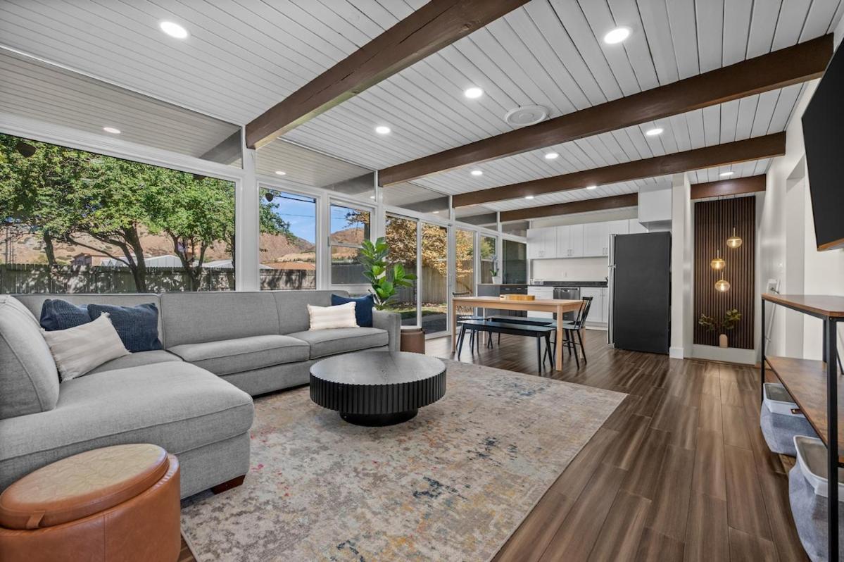 Ski Resorts & DT, Hot Tub, Game Room, Yard, 9 beds - Bed and Breakfast Salt Lake City