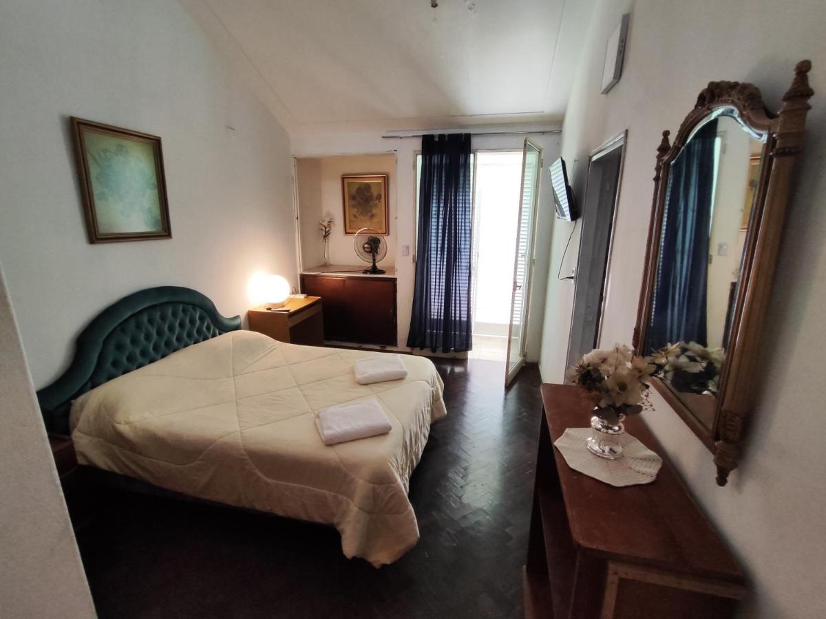 Suite Pringles 1740 Parking Planta Baja - B&B Yerba Buena