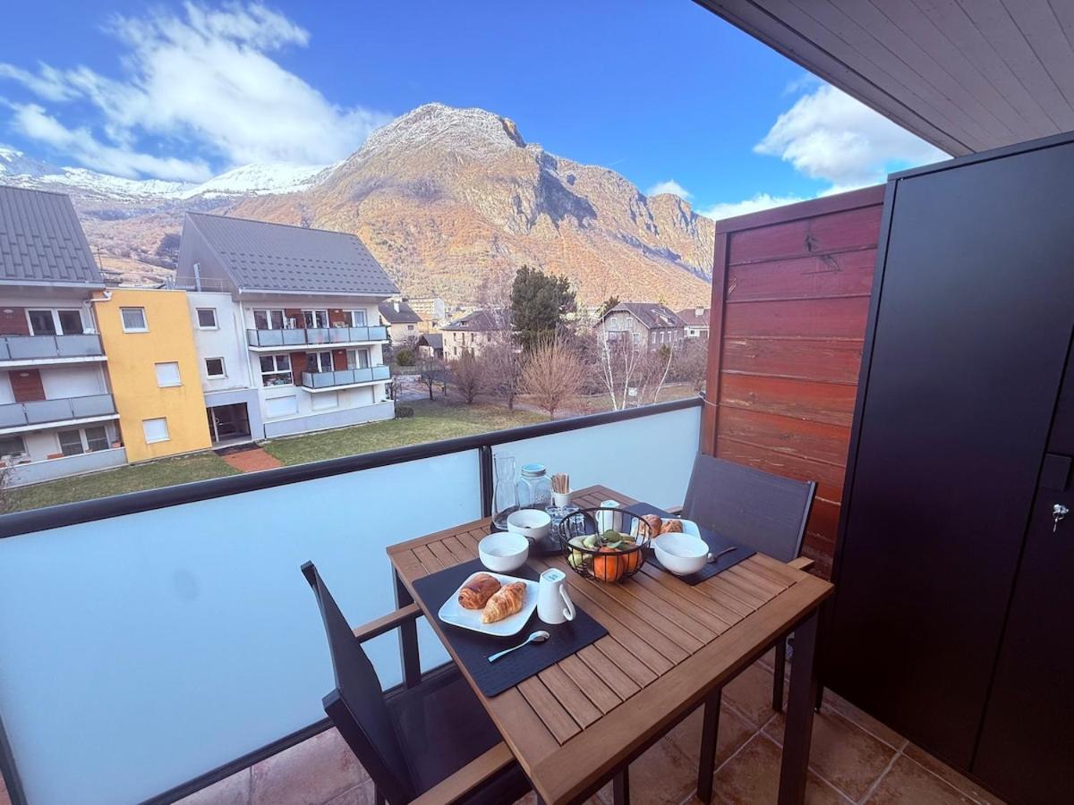 App 2-4 Proche Gare Terrasse Garage - B&B San Giovanni di Moriana