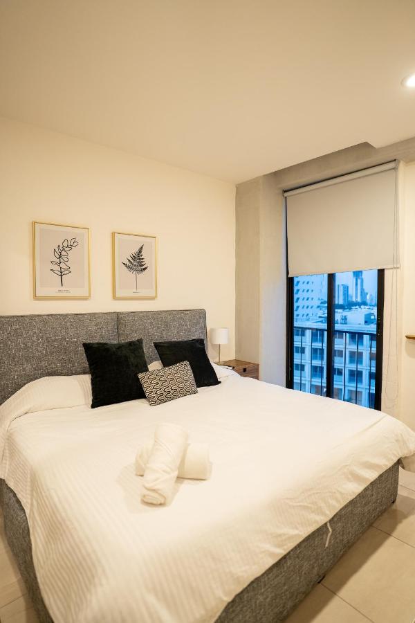 Nuevo Departamento Céntrico con Alberca y Parking - B&B Guadalajara