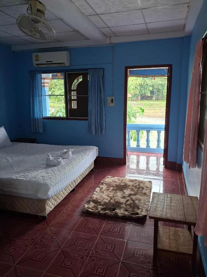 Camera Matrimoniale con Balcone (2 Adulti + 1 Bambino)