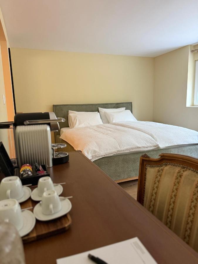 Standard Zimmer mit Kingsize-Bett